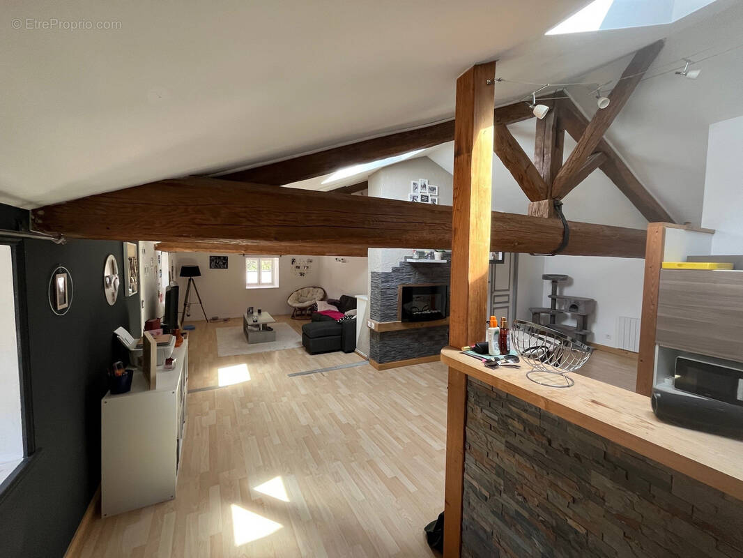 Appartement à VAUX-EN-BEAUJOLAIS