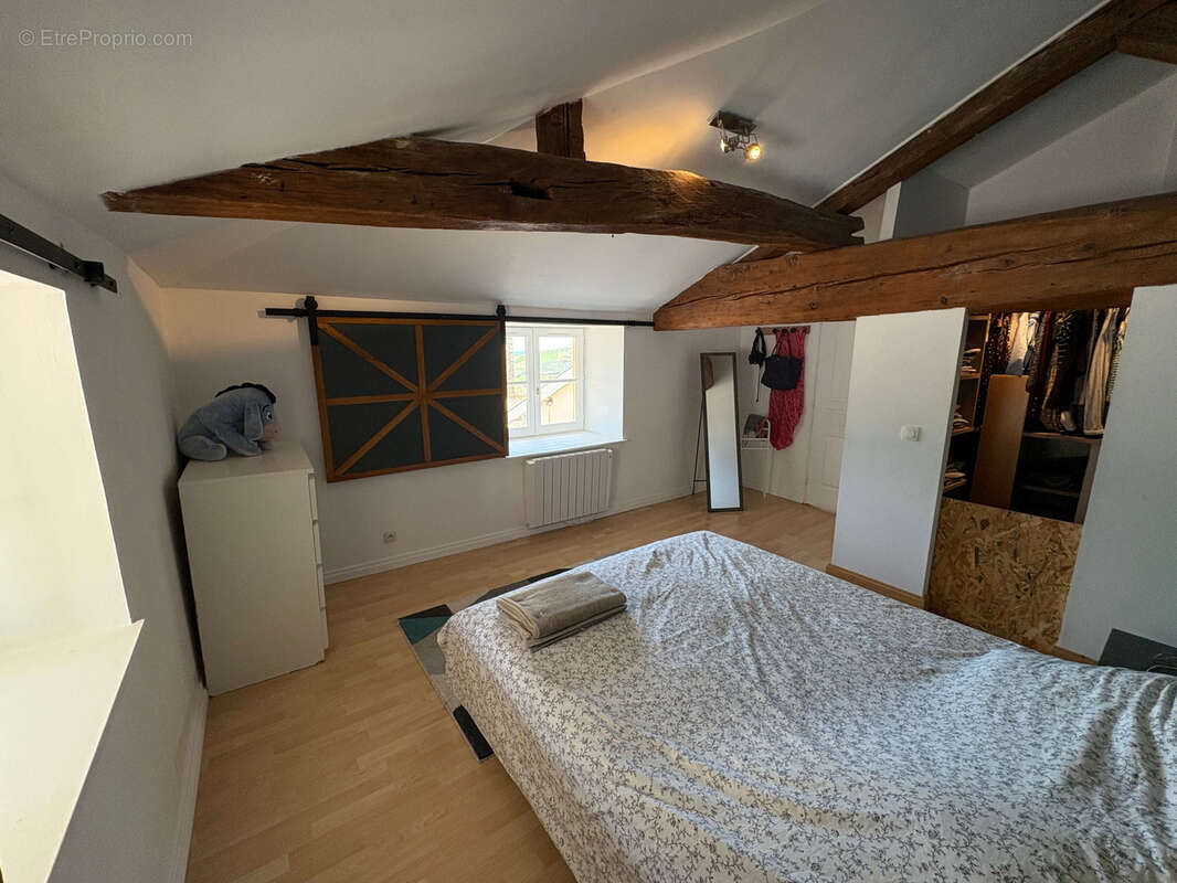 Appartement à VAUX-EN-BEAUJOLAIS