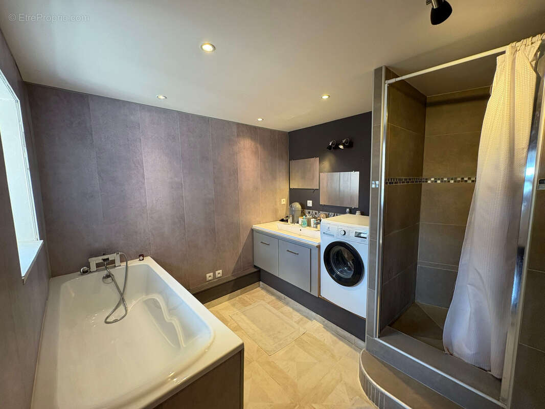 Appartement à VAUX-EN-BEAUJOLAIS