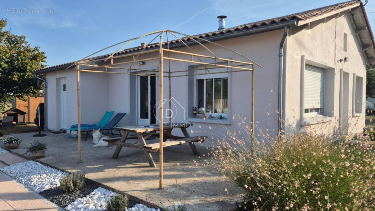 Maison à CHAMADELLE