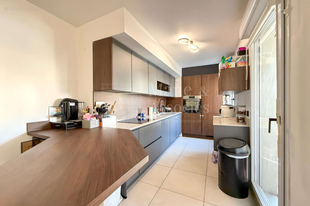 Appartement à COURBEVOIE