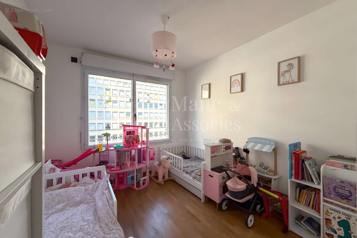 Appartement à COURBEVOIE
