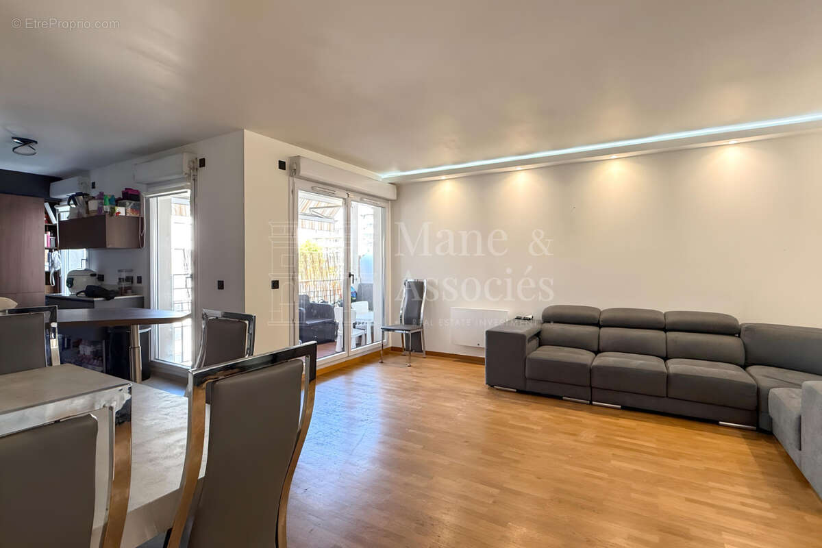 Appartement à COURBEVOIE
