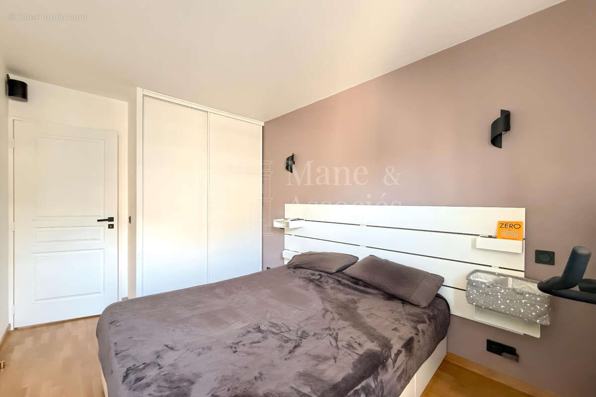 Appartement à COURBEVOIE