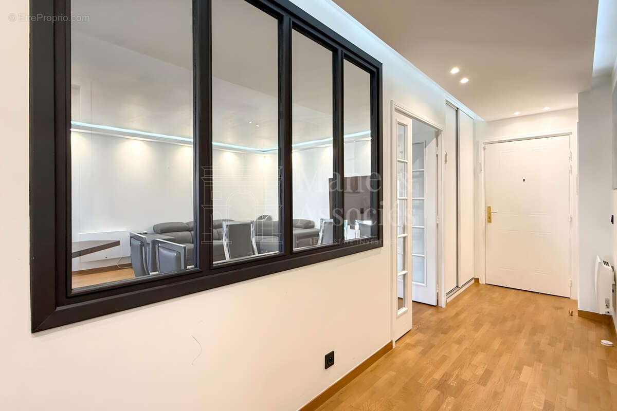 Appartement à COURBEVOIE