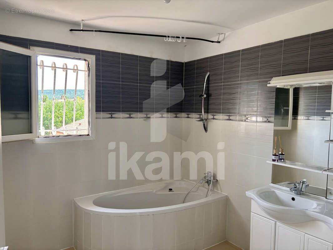 Maison à SAINT-BAUZILLE-DE-PUTOIS