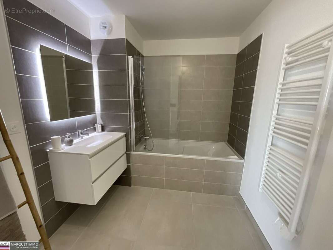 Appartement à SAUVIAN