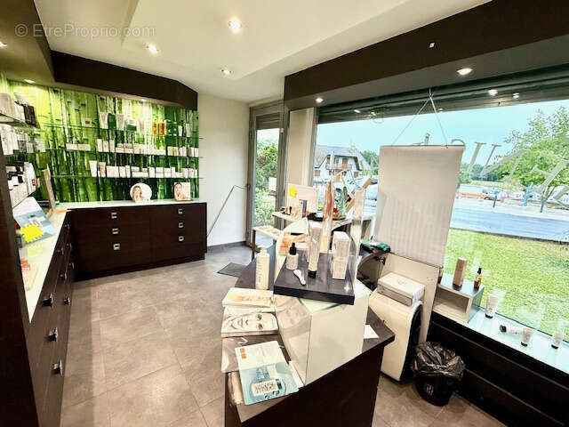 Commerce à SAINT-GENIS-POUILLY