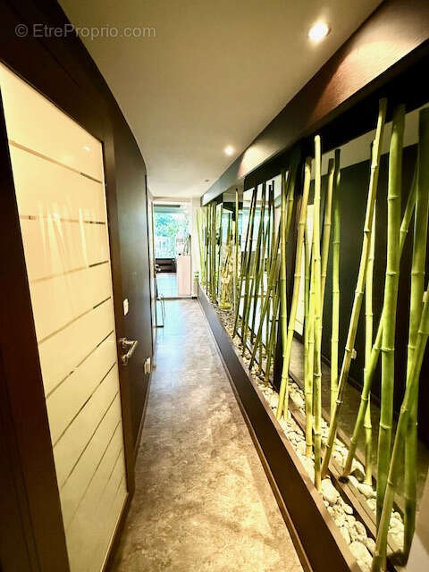 Commerce à SAINT-GENIS-POUILLY