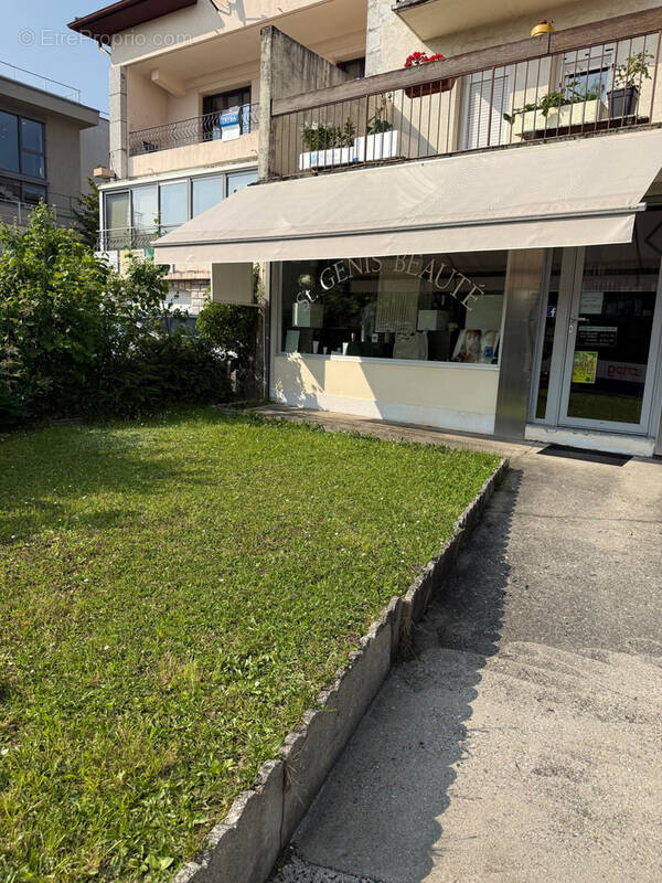 Commerce à SAINT-GENIS-POUILLY