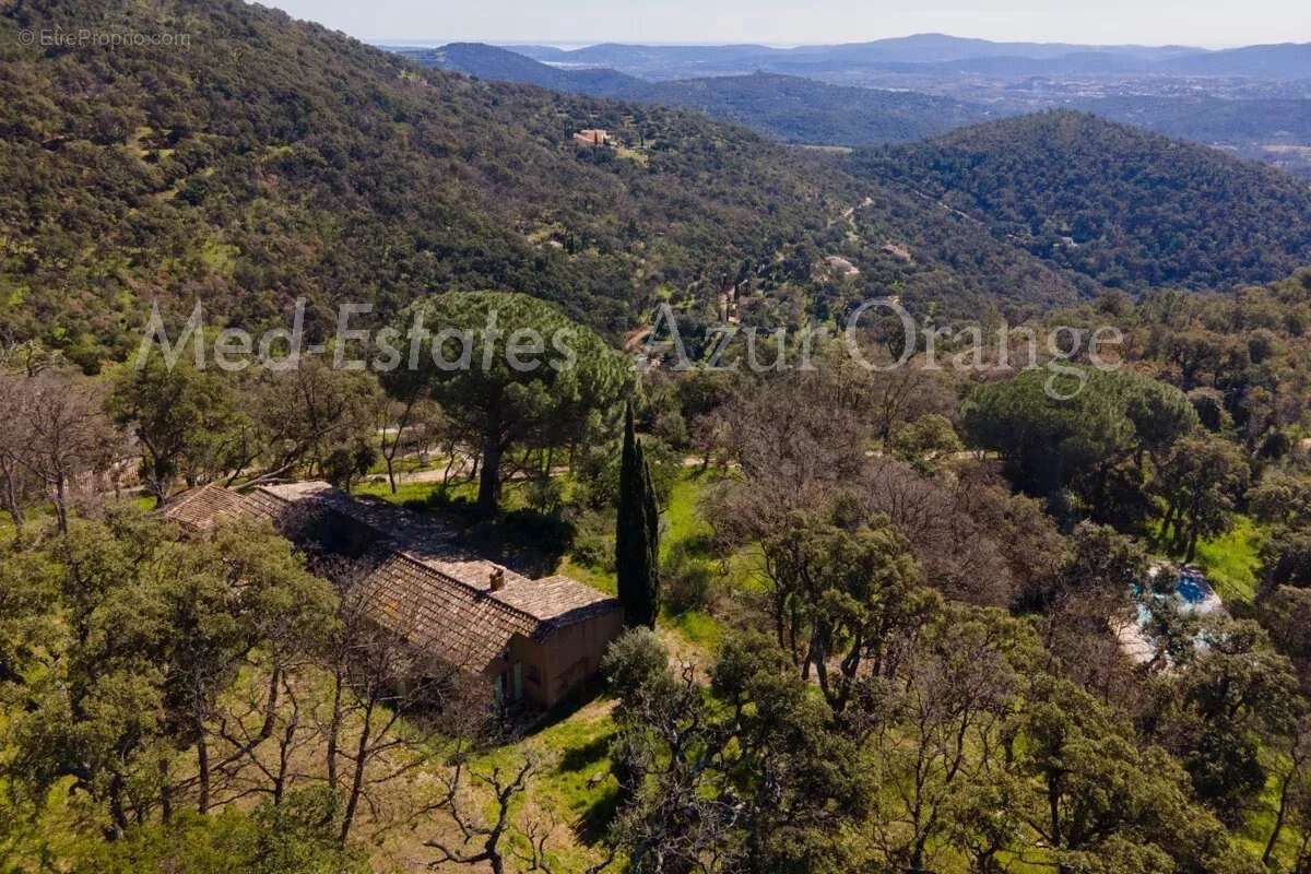Maison à LA GARDE-FREINET