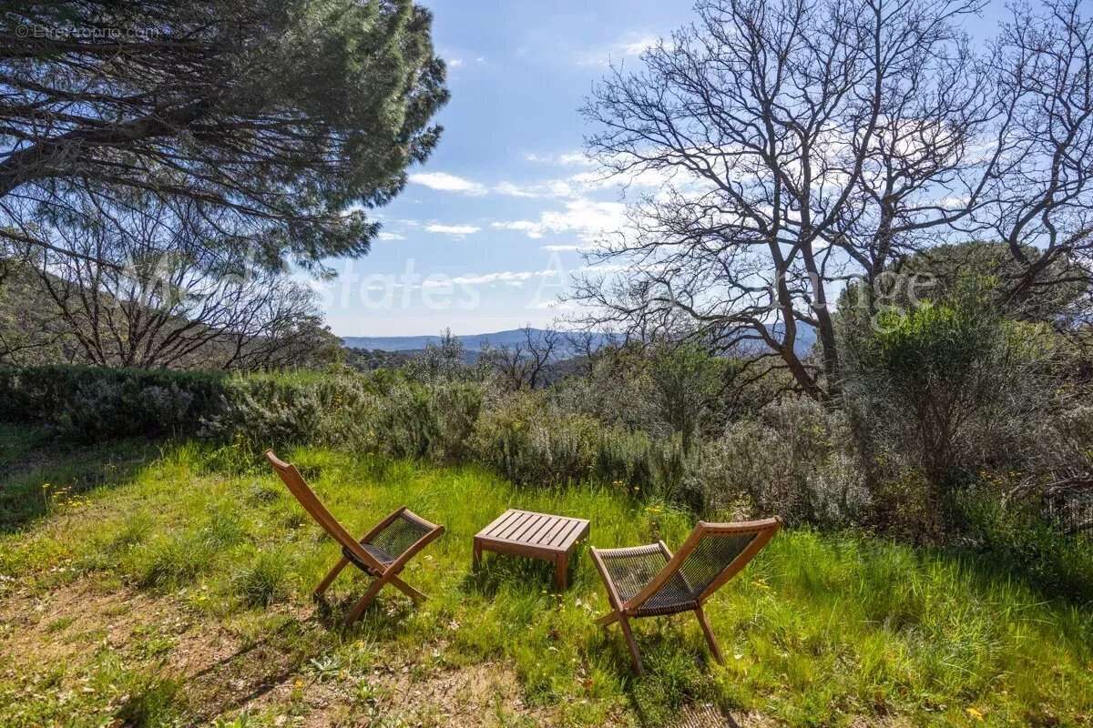 Maison à LA GARDE-FREINET