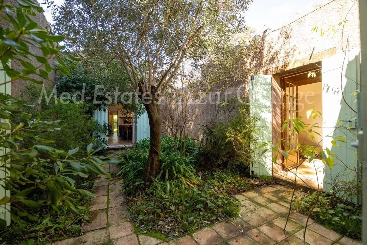 Maison à LA GARDE-FREINET