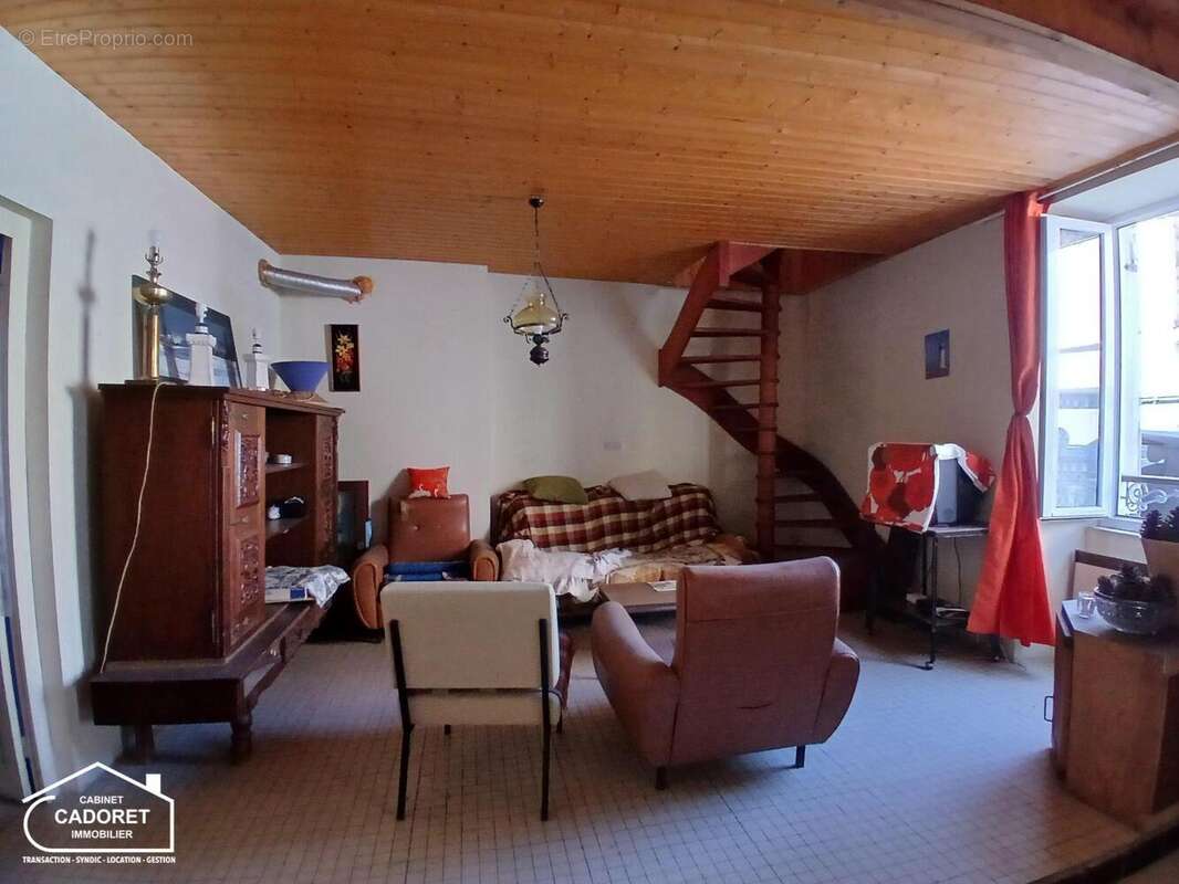   - Maison à PAIMBOEUF