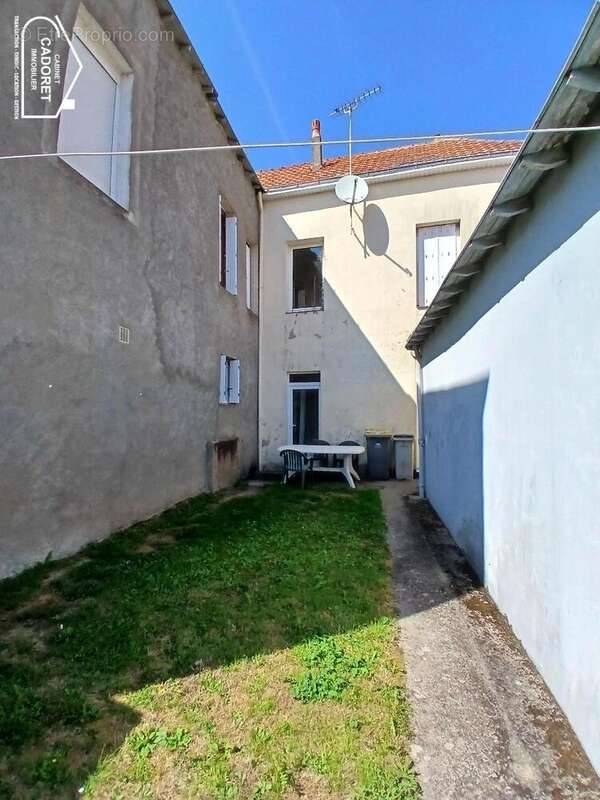   - Maison à PAIMBOEUF