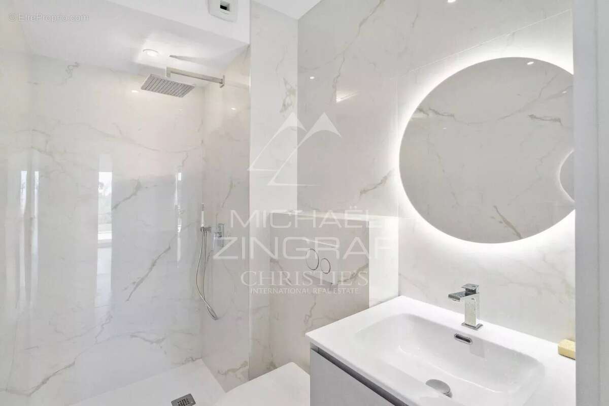 Appartement à ROQUEBRUNE-CAP-MARTIN