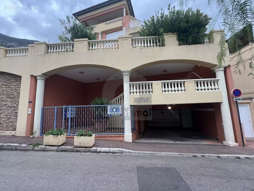 Parking à ROQUEBRUNE-CAP-MARTIN