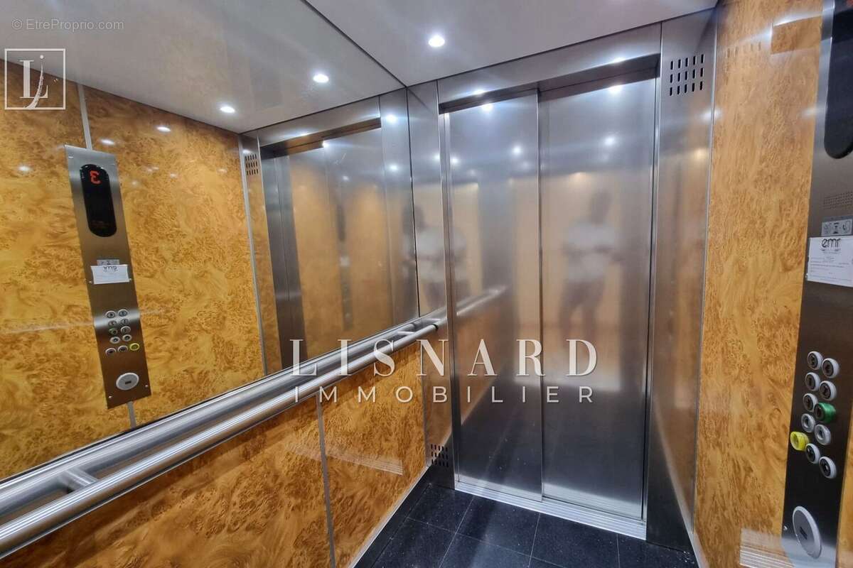 Appartement à VALLAURIS