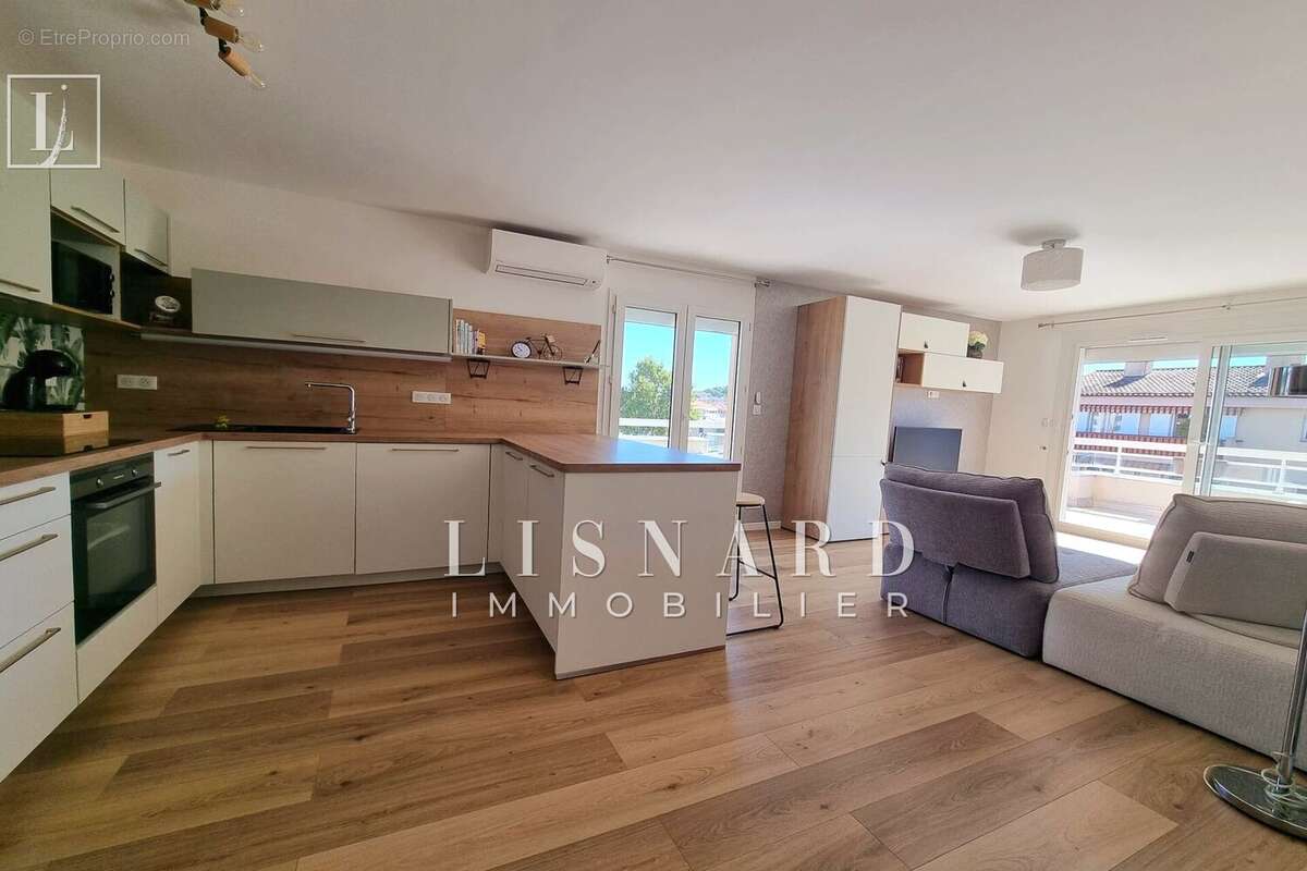 Appartement à VALLAURIS