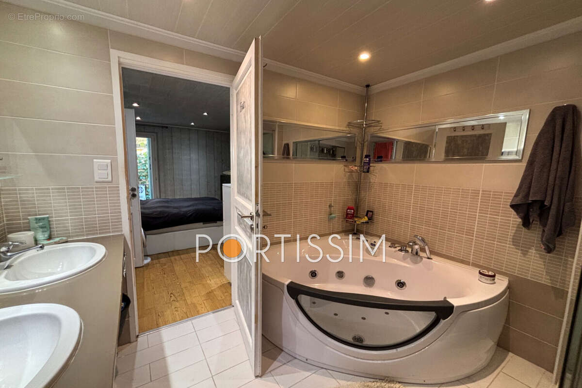 Maison à SAINT-LAURENT-DU-VAR