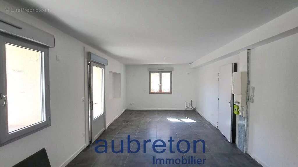 Appartement à SAINT-ETIENNE-DE-SAINT-GEOIRS