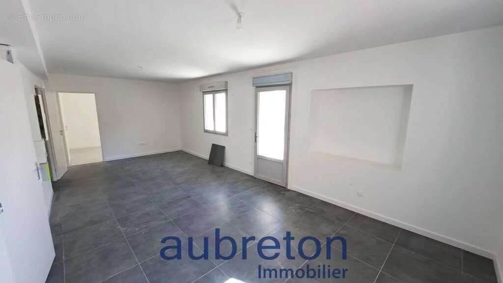 Appartement à SAINT-ETIENNE-DE-SAINT-GEOIRS