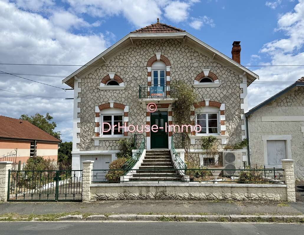 Maison à SAINT-ASTIER