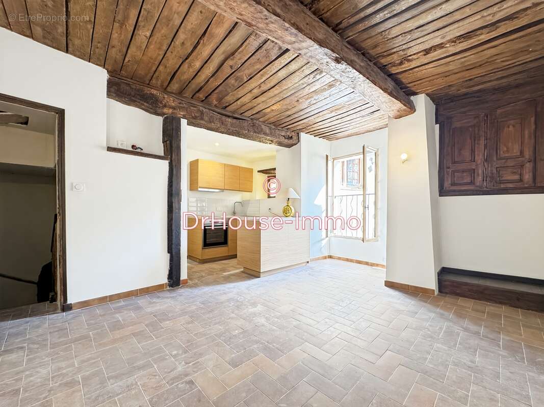 Appartement à COTIGNAC