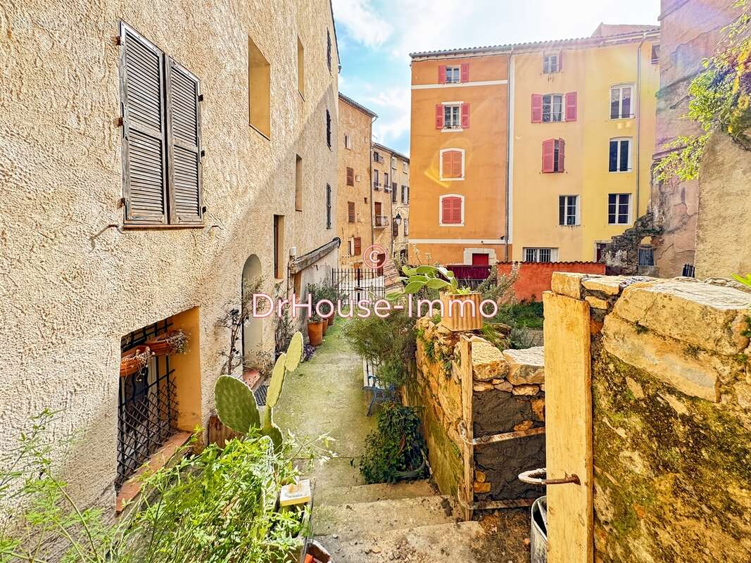 Appartement à COTIGNAC