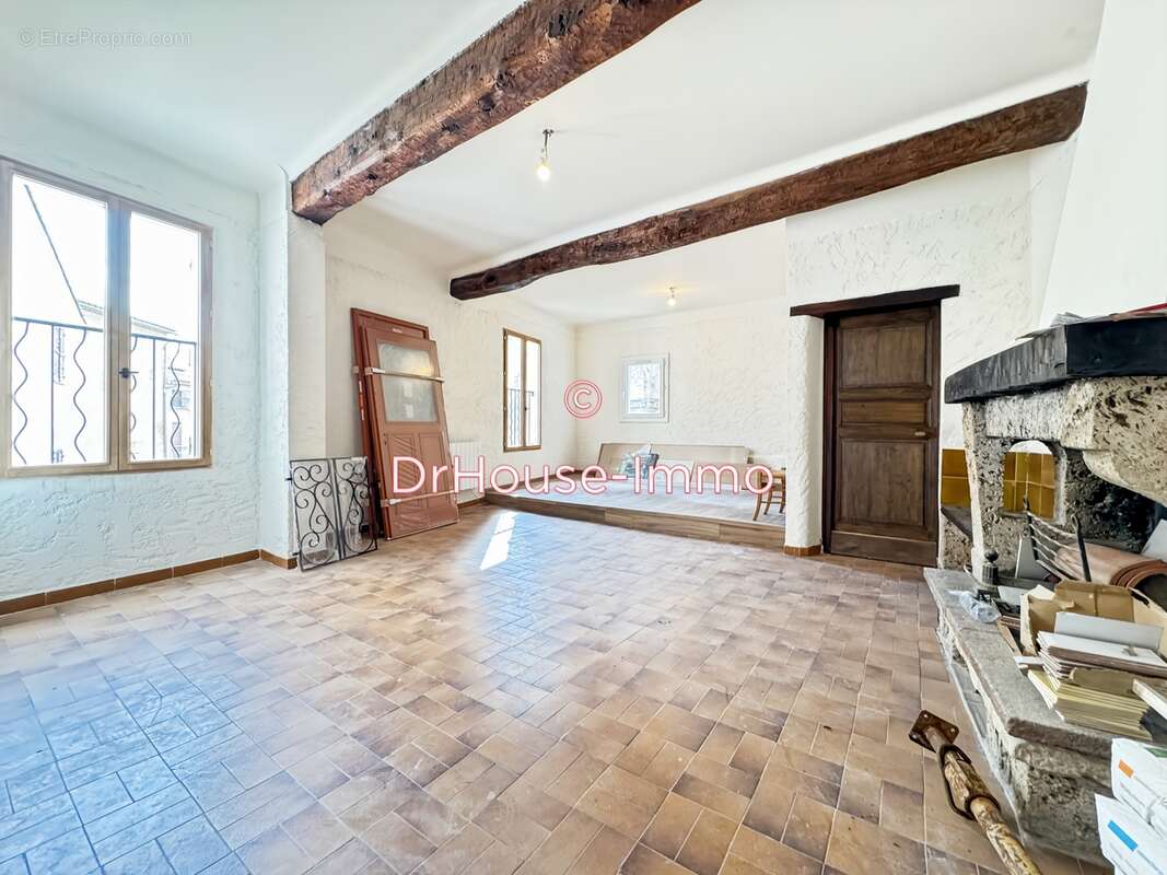 Appartement à COTIGNAC