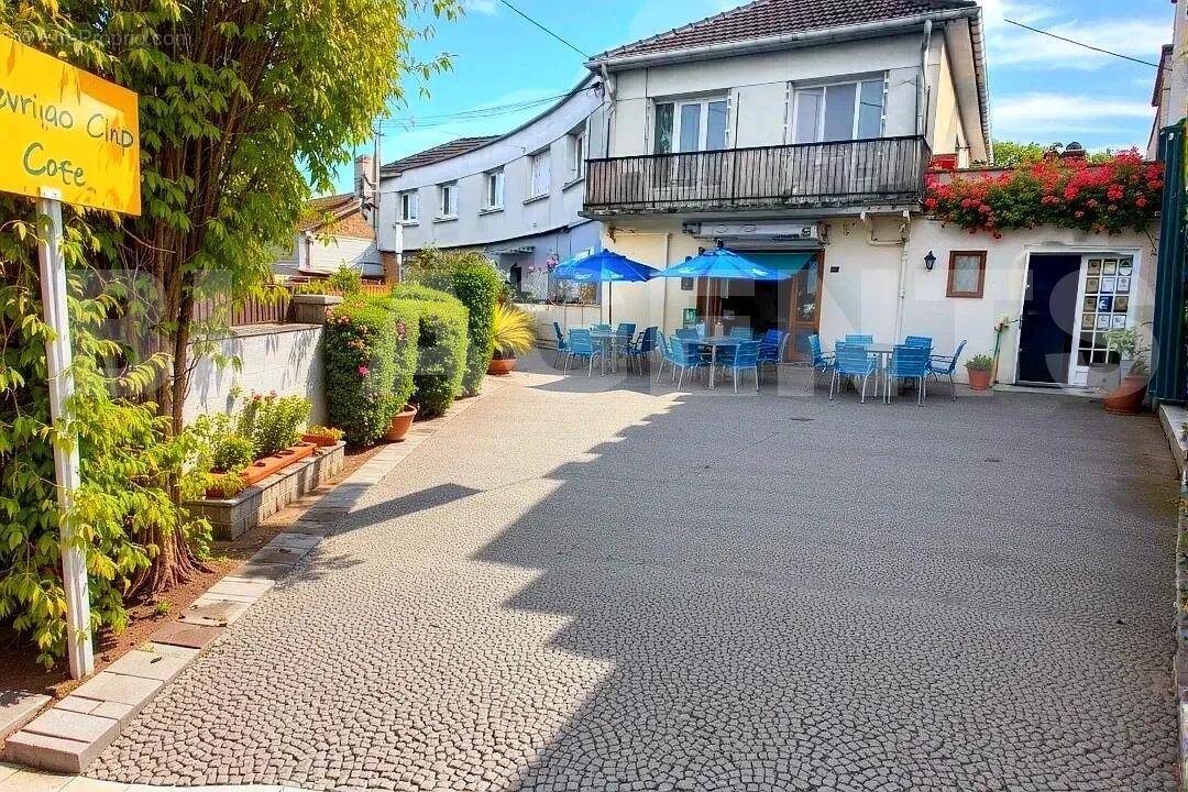 hoqi-cda88ce38b944748bcc675a220196d08 - Commerce à MITRY-MORY