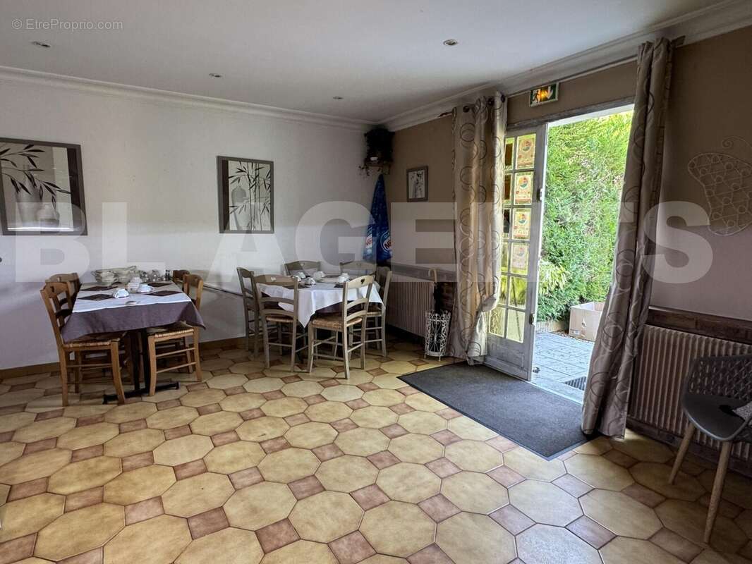 IMG_2159 - Commerce à MITRY-MORY