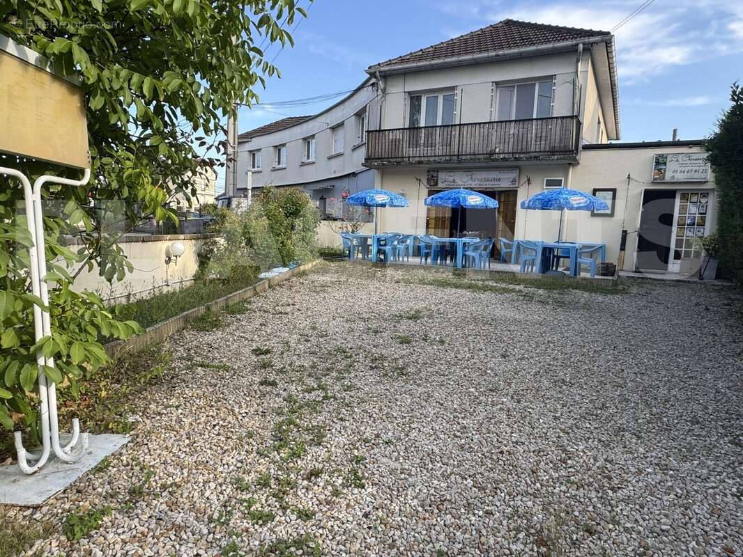 IMG_2173 - Commerce à MITRY-MORY