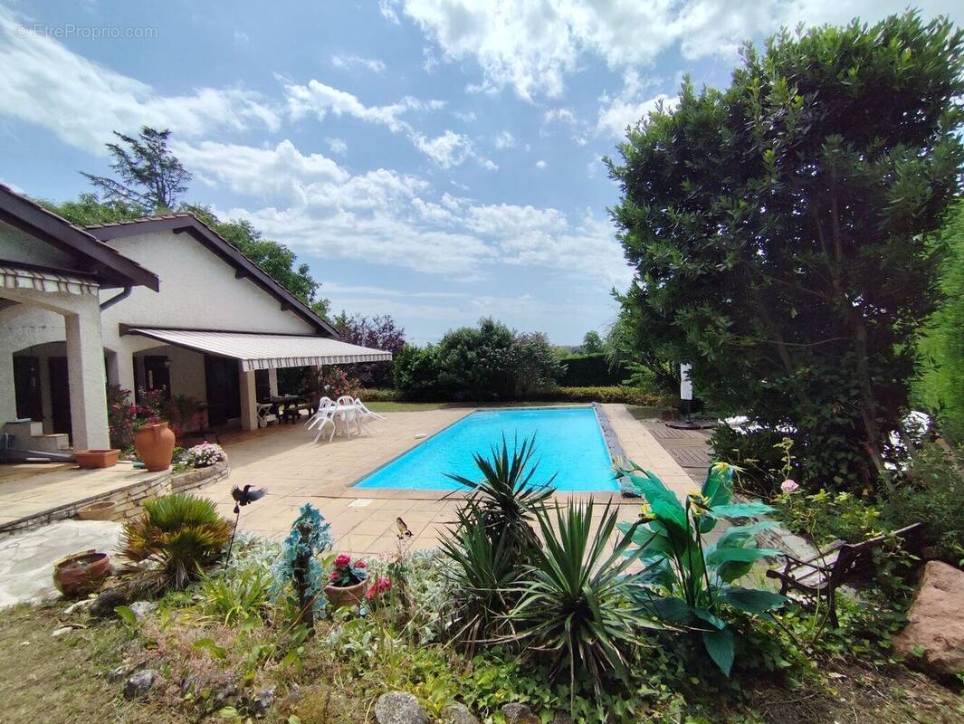 Photo 1 - Maison à SAINT-GENIS-LES-OLLIERES