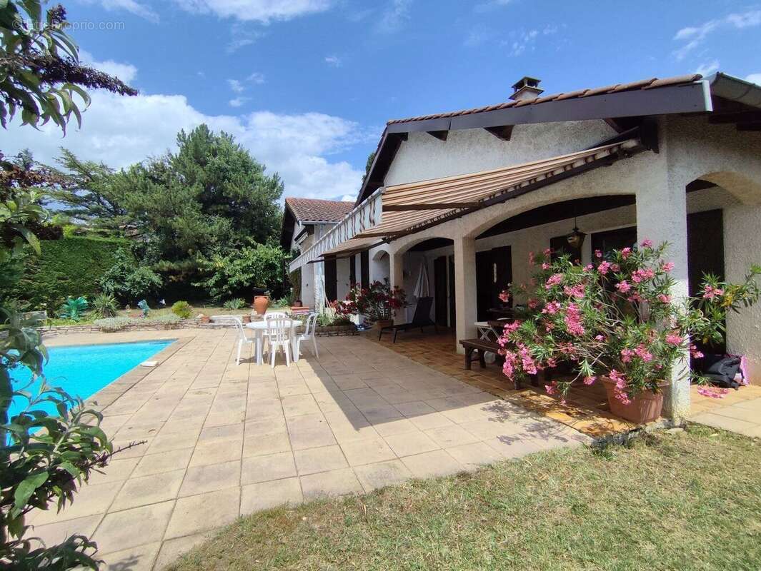 Photo 2 - Maison à SAINT-GENIS-LES-OLLIERES