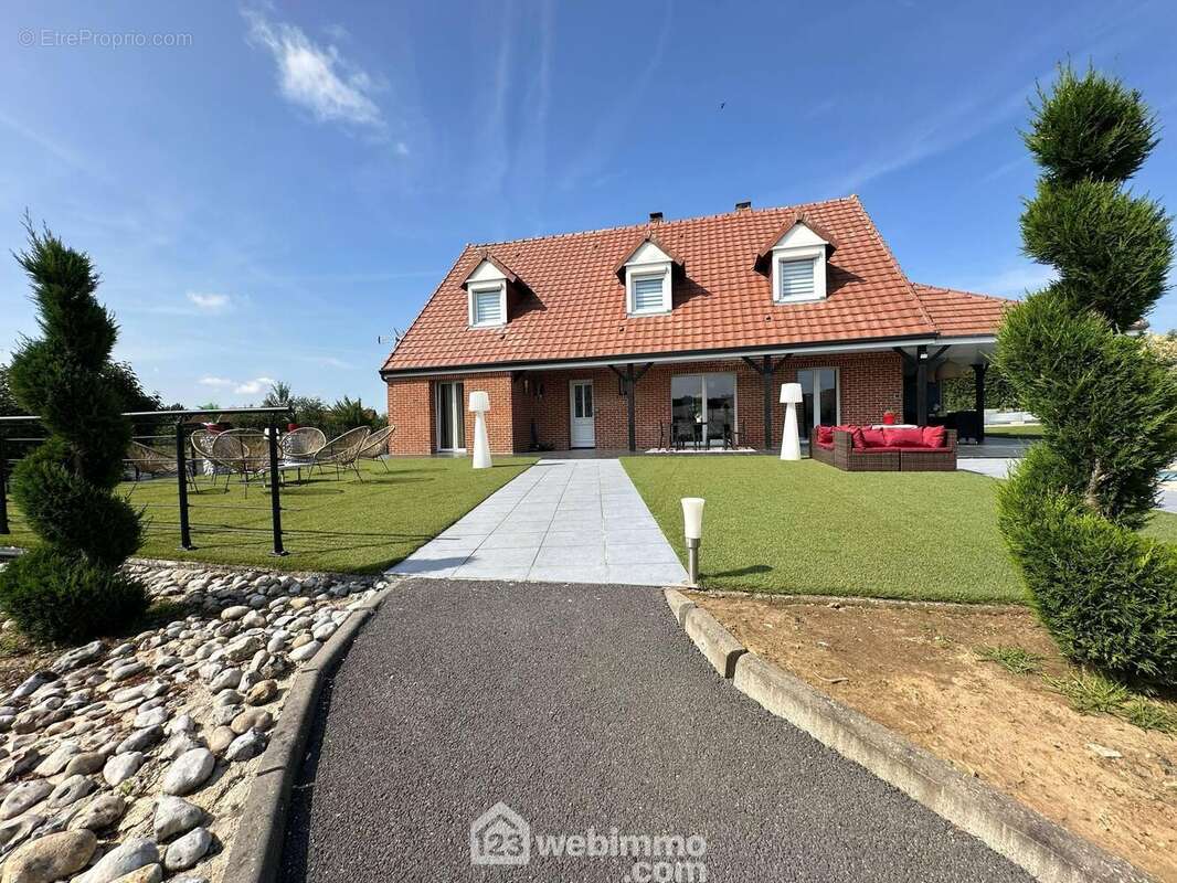 Allons découvrir l&#039;intérieur - Maison à CRECY-SUR-SERRE