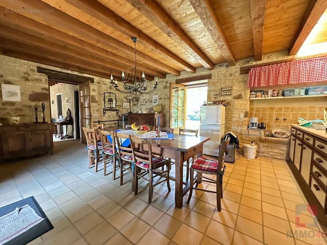 Maison à FRAYSSINET-LE-GELAT