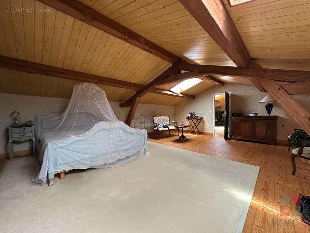 Maison à FRAYSSINET-LE-GELAT