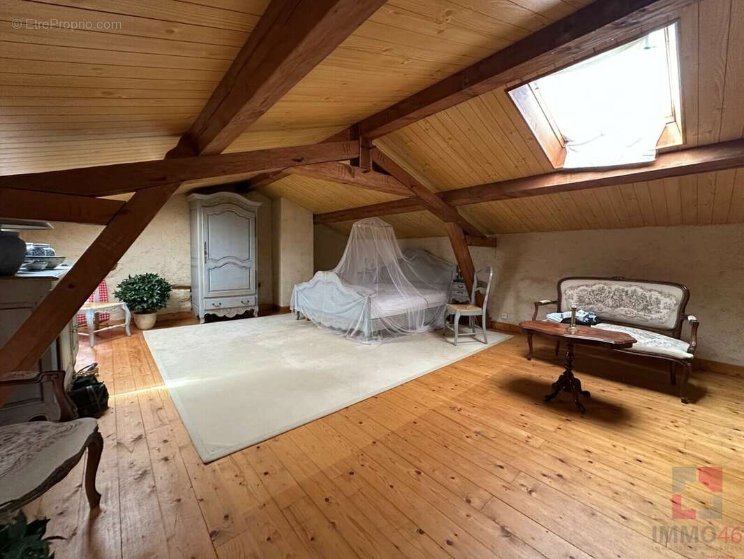 Maison à FRAYSSINET-LE-GELAT