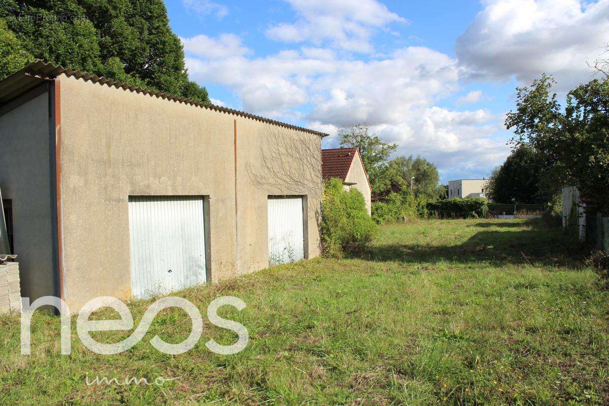 Terrain à SAINT-DOULCHARD