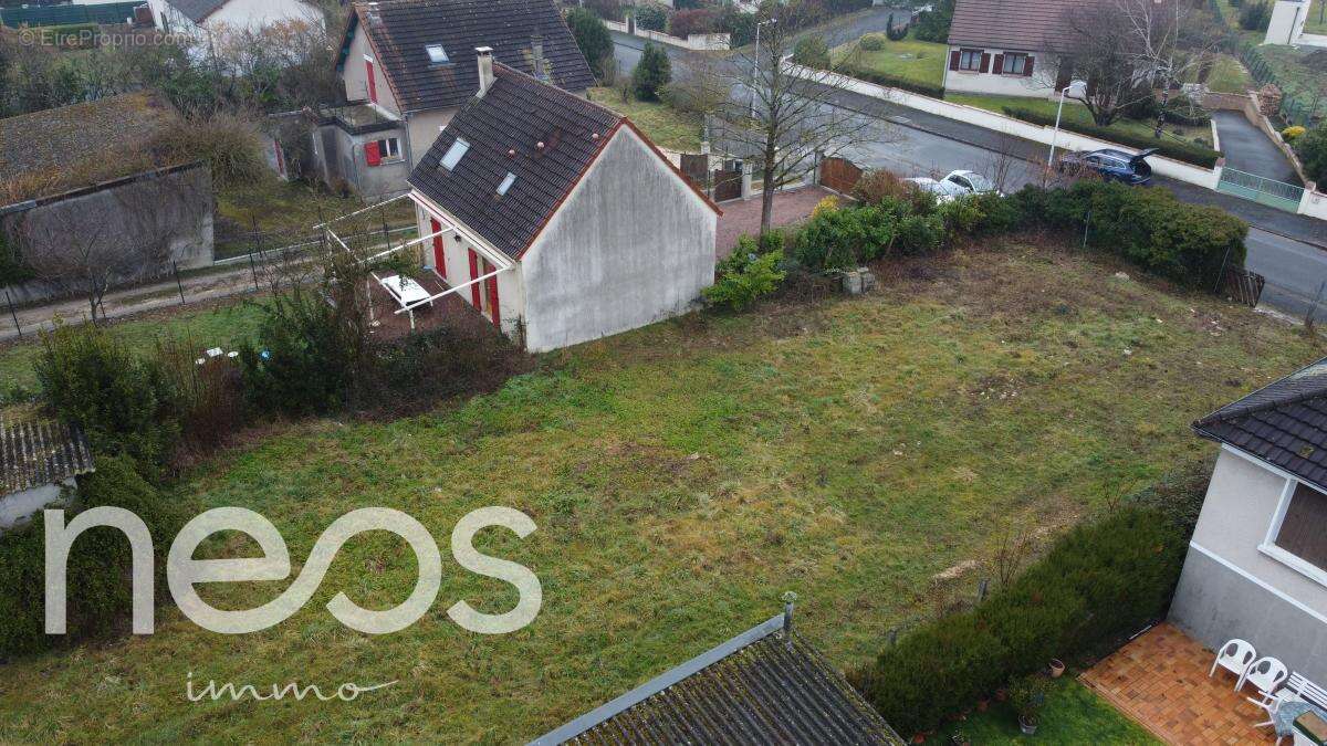 Terrain à SAINT-DOULCHARD