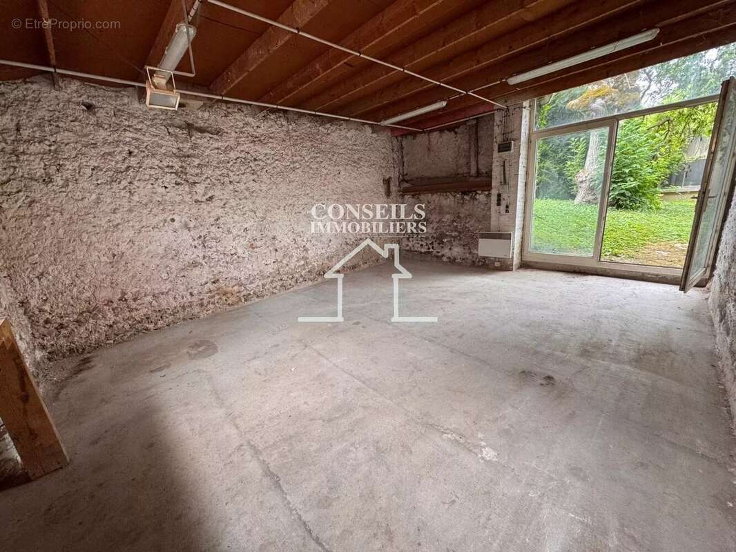 Maison à SAINT-JULIEN-DU-SAULT