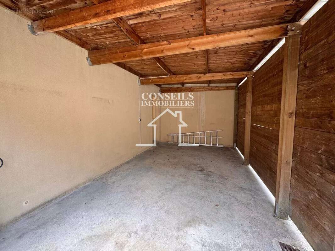 Maison à SAINT-JULIEN-DU-SAULT