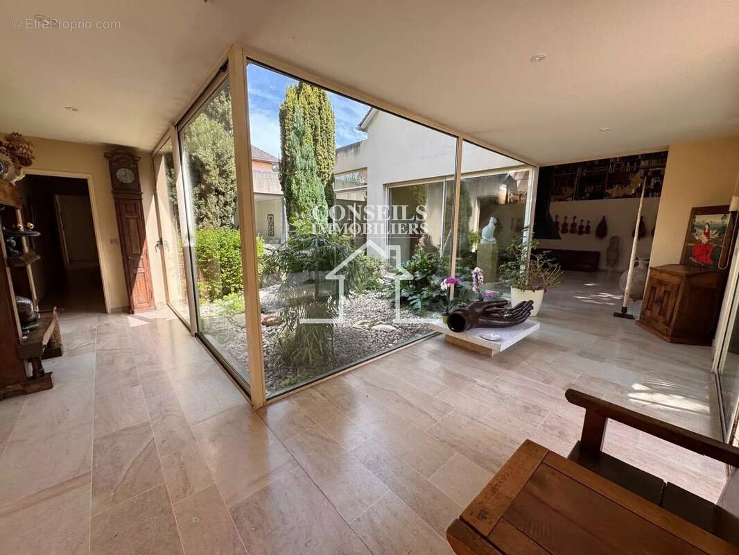 Maison à SAINT-JULIEN-DU-SAULT