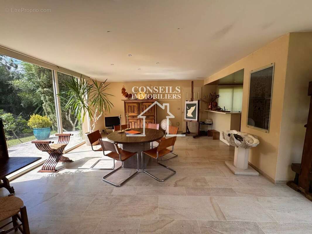 Maison à SAINT-JULIEN-DU-SAULT