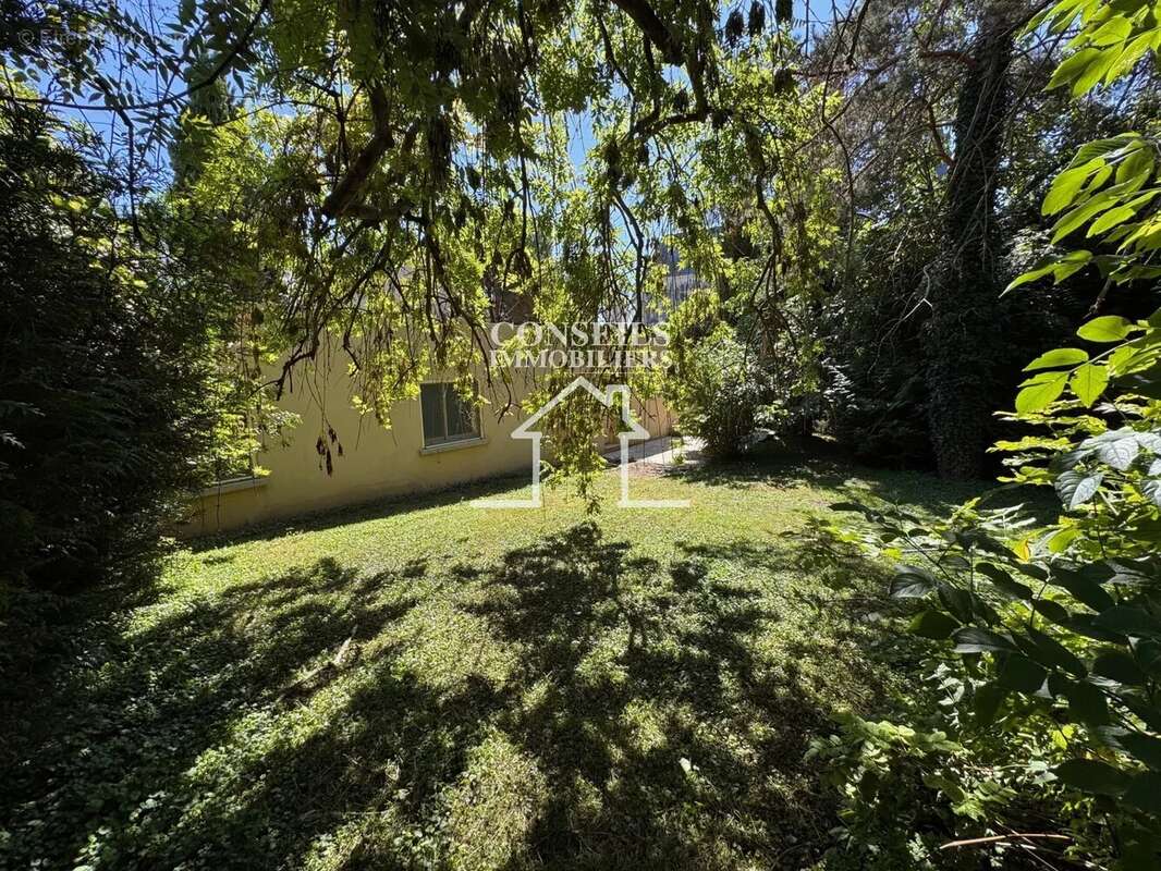 Maison à SAINT-JULIEN-DU-SAULT