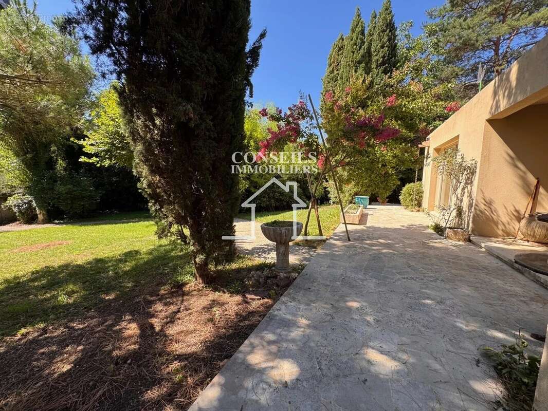 Maison à SAINT-JULIEN-DU-SAULT