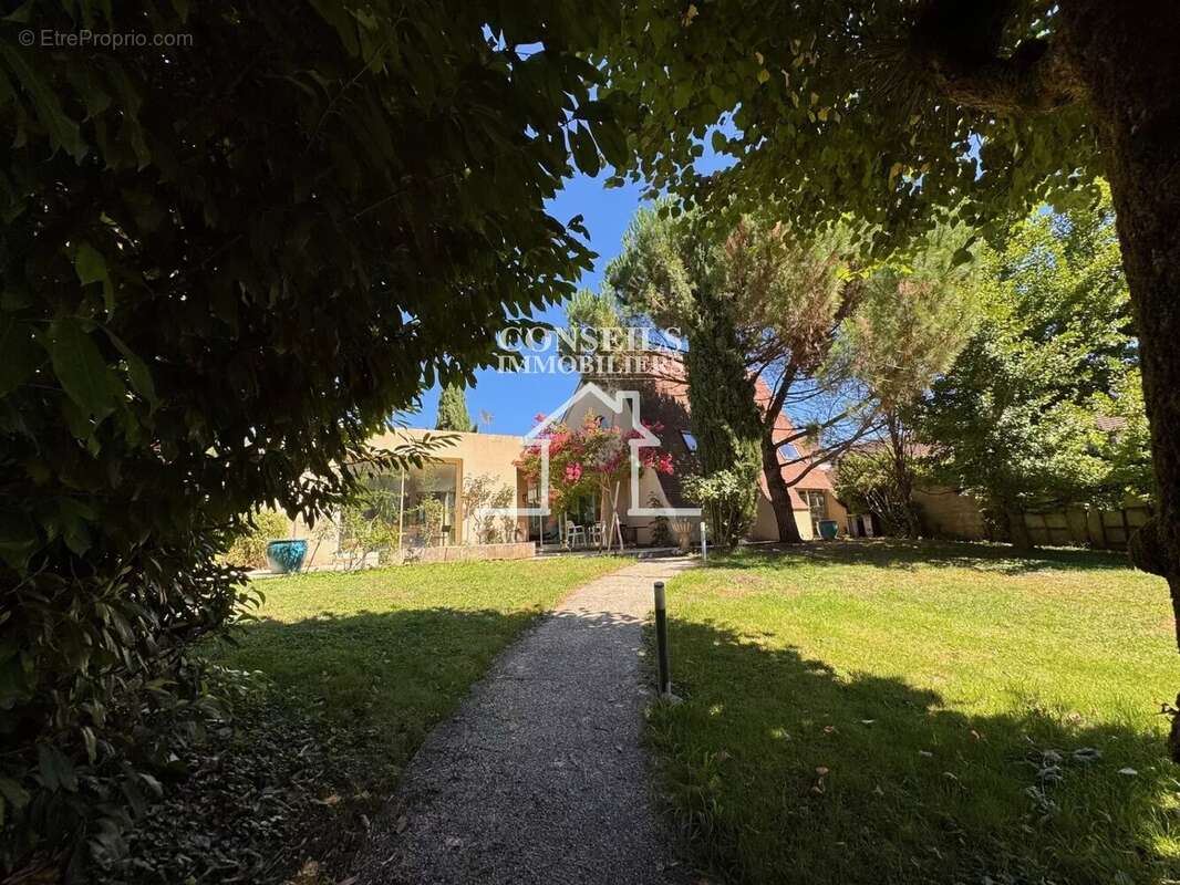 Maison à SAINT-JULIEN-DU-SAULT