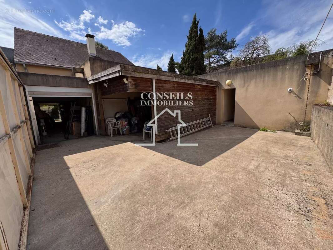 Maison à SAINT-JULIEN-DU-SAULT