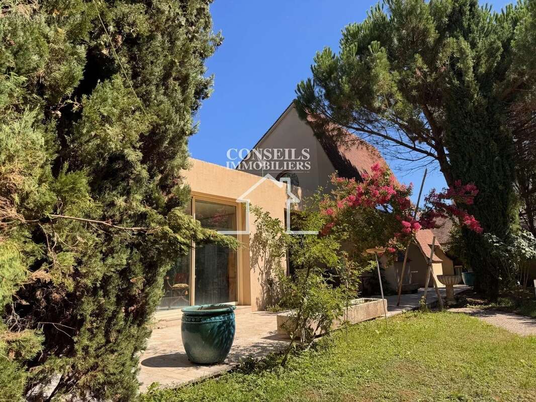 Maison à SAINT-JULIEN-DU-SAULT